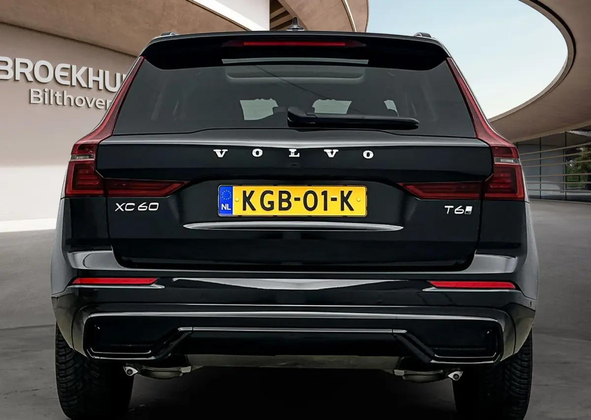 Facelift T6 Plug-in hybrid AWD Ultra Dark | 20" | Luchtvering | Trekhaak | Head-Up | Panoramadak | Elektr. verst. stoelen | Full LED | Harman Kardon | ACC | BLIS
