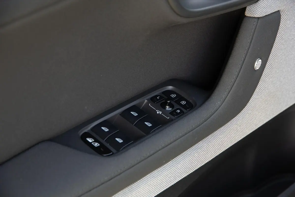 Standard Range Single Motor 63kWh