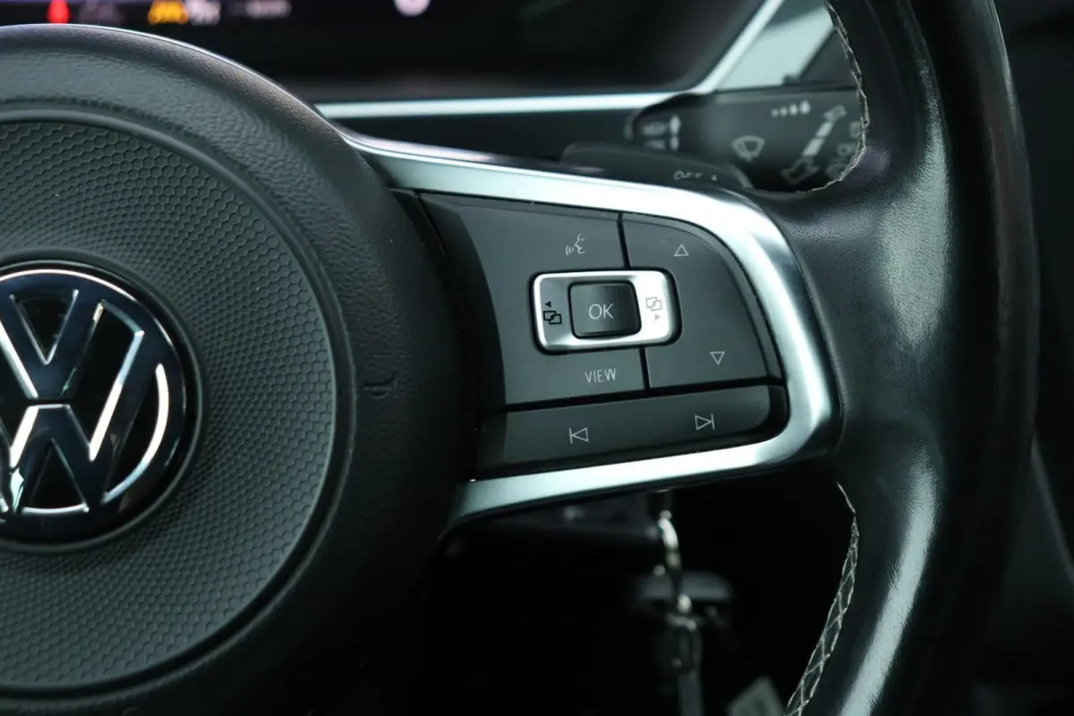 1.5 TSI / 3X R-Line / DSG / 150PK / LED / Virtual Cockpit / Pano / Camera / 19"!