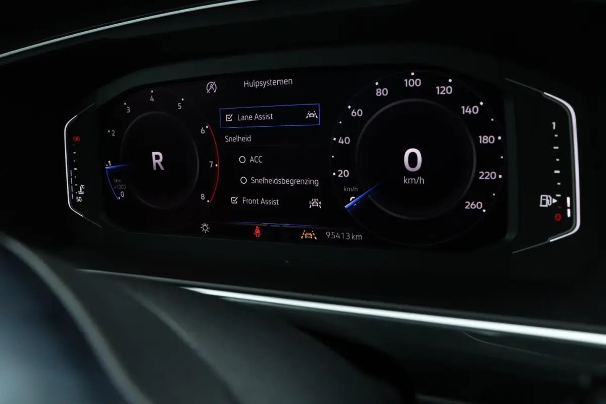 1.5 TSI / 3X R-Line / DSG / 150PK / LED / Virtual Cockpit / Pano / Camera / 19"!