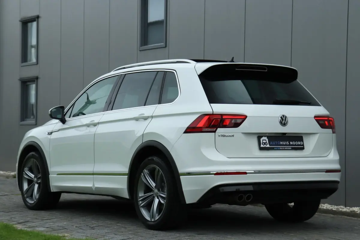1.5 TSI / 3X R-Line / DSG / 150PK / LED / Virtual Cockpit / Pano / Camera / 19"!