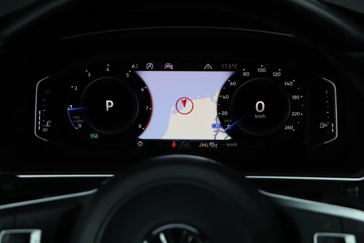 1.5 TSI / 3X R-Line / DSG / 150PK / LED / Virtual Cockpit / Pano / Camera / 19"!