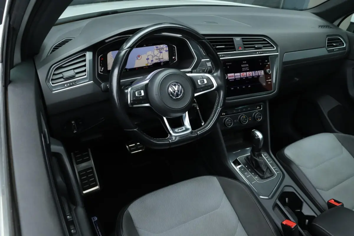 1.5 TSI / 3X R-Line / DSG / 150PK / LED / Virtual Cockpit / Pano / Camera / 19"!