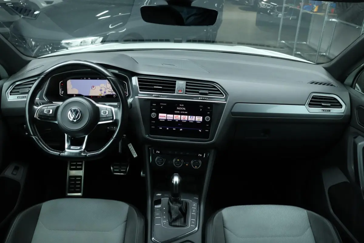 1.5 TSI / 3X R-Line / DSG / 150PK / LED / Virtual Cockpit / Pano / Camera / 19"!