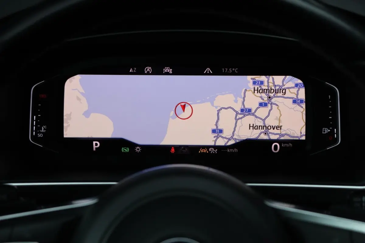 1.5 TSI / 3X R-Line / DSG / 150PK / LED / Virtual Cockpit / Pano / Camera / 19"!