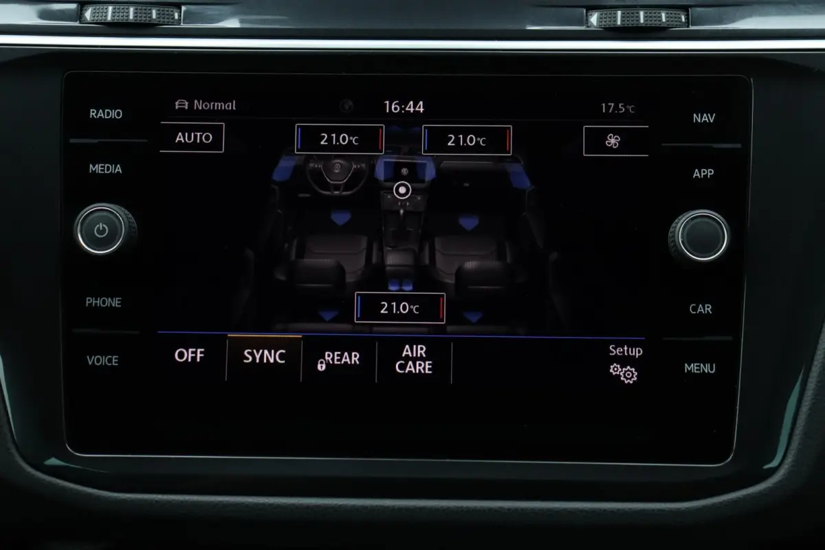 1.5 TSI / 3X R-Line / DSG / 150PK / LED / Virtual Cockpit / Pano / Camera / 19"!