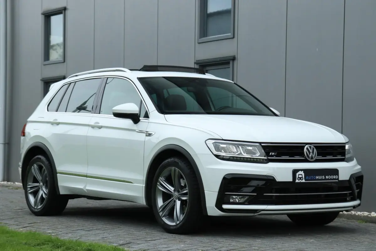 1.5 TSI / 3X R-Line / DSG / 150PK / LED / Virtual Cockpit / Pano / Camera / 19"!