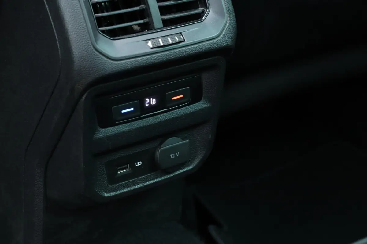 1.5 TSI / 3X R-Line / DSG / 150PK / LED / Virtual Cockpit / Pano / Camera / 19"!