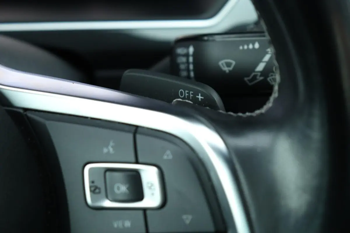 1.5 TSI / 3X R-Line / DSG / 150PK / LED / Virtual Cockpit / Pano / Camera / 19"!