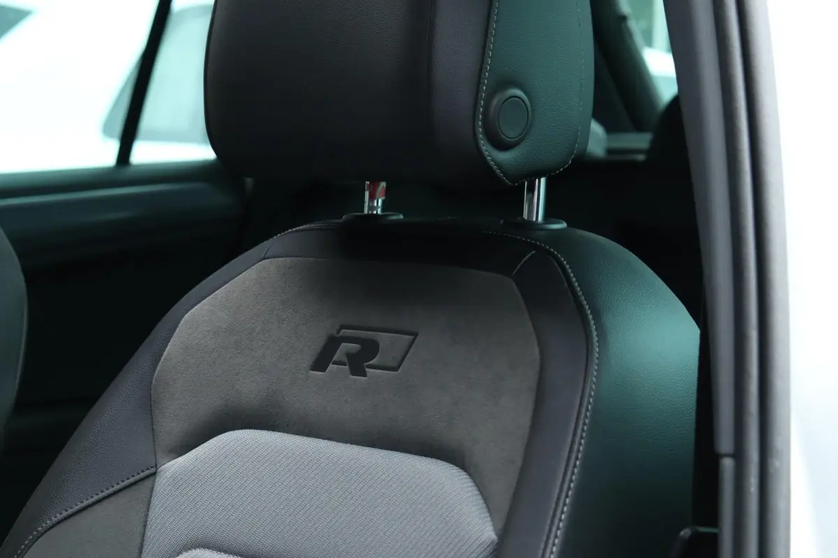 1.5 TSI / 3X R-Line / DSG / 150PK / LED / Virtual Cockpit / Pano / Camera / 19"!