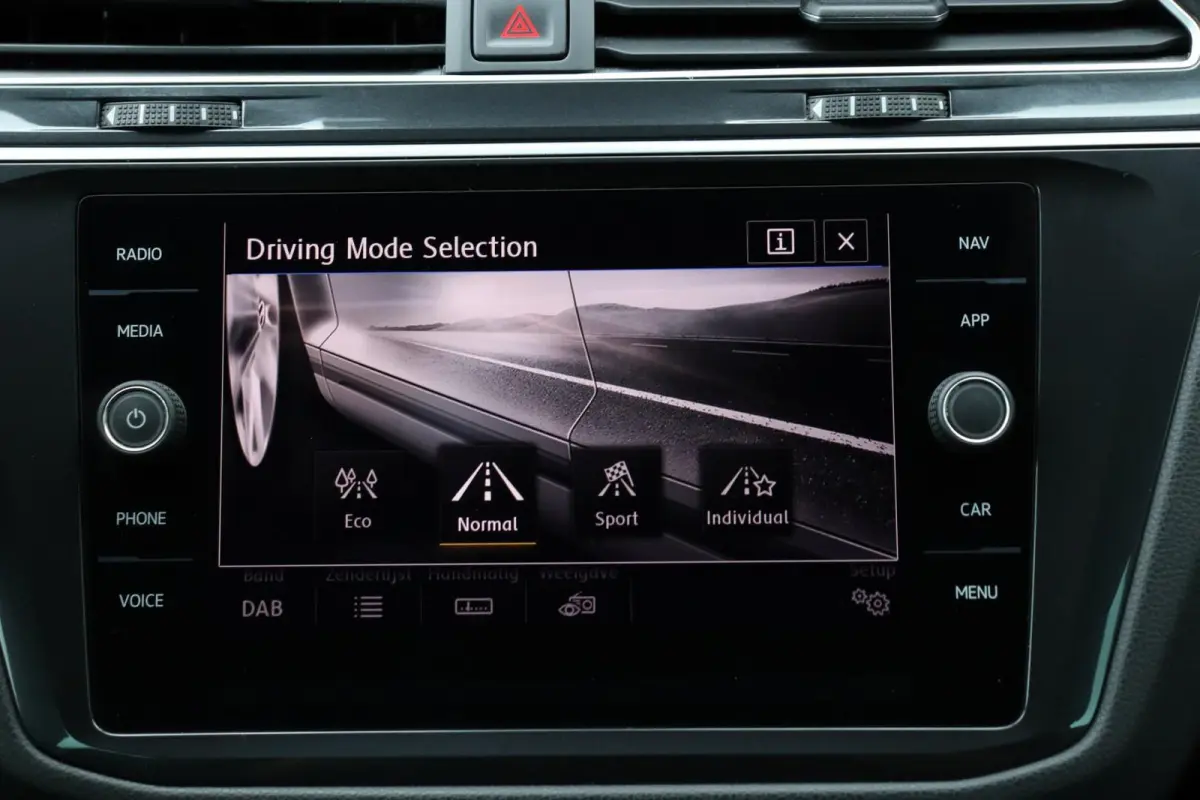 1.5 TSI / 3X R-Line / DSG / 150PK / LED / Virtual Cockpit / Pano / Camera / 19"!