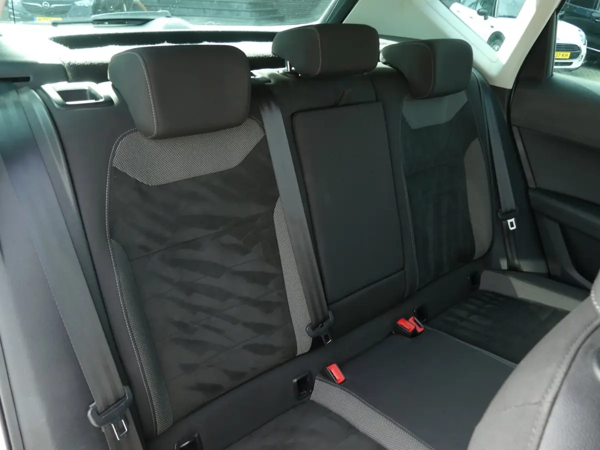1.0 EcoTSI Style Business Intense / Virtual Cockpit /