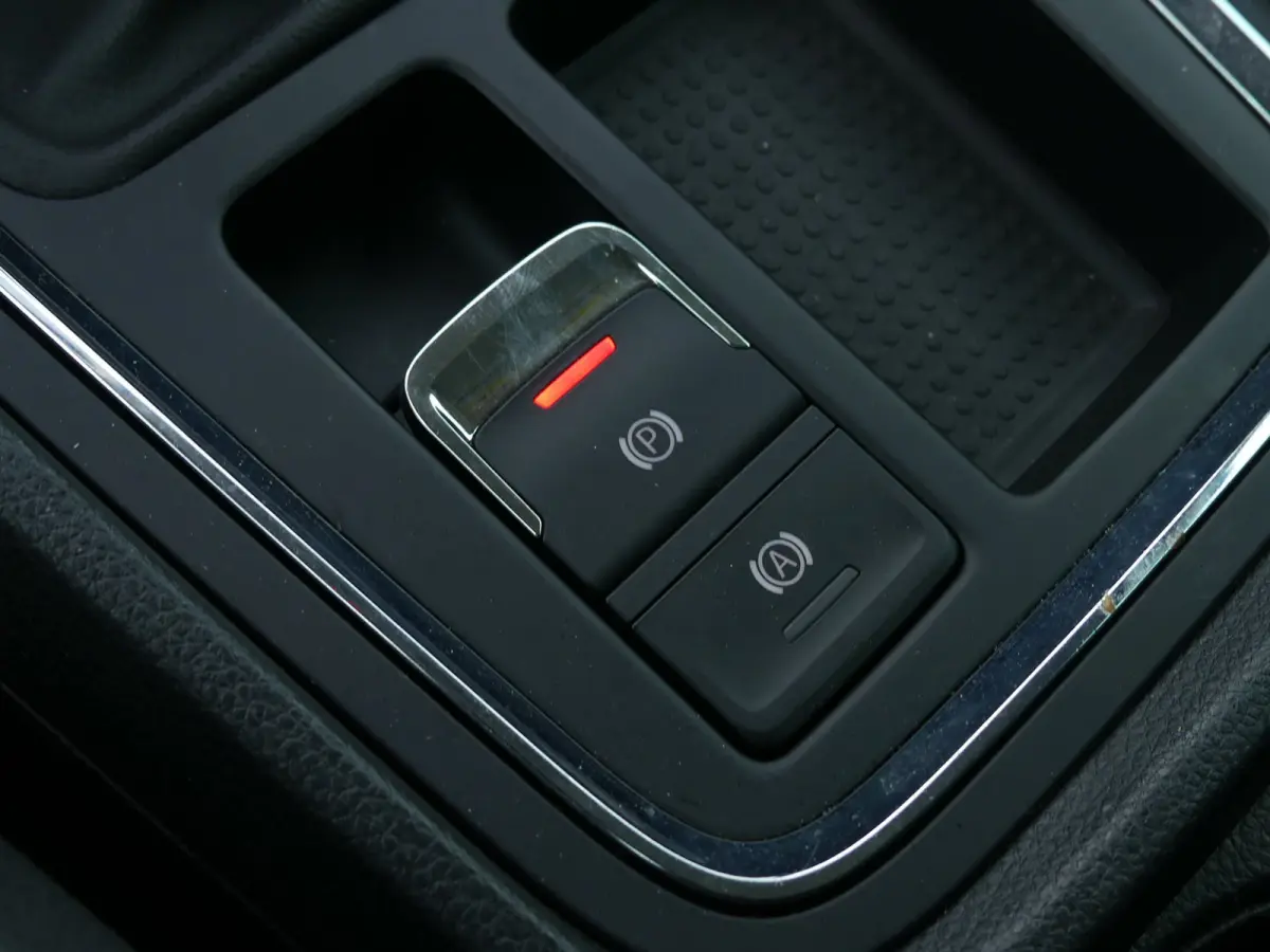 1.0 EcoTSI Style Business Intense / Virtual Cockpit /