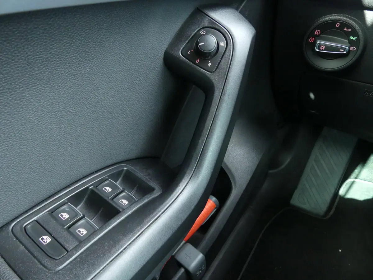 1.0 EcoTSI Style Business Intense / Virtual Cockpit /