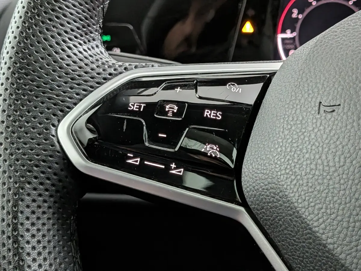 1.5 TSI 130 pk R-Line Business | Panoramadak | Achteruitrijcamera | Cruise control adaptief | Aplle Carplay |