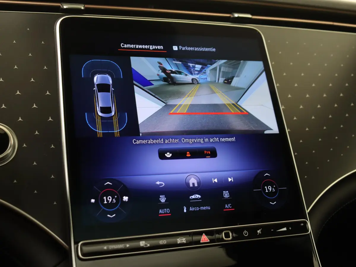300 Business Edition 89 kWh / Memory-Stoelen / Achteruitrijcamera / Panaromadak /