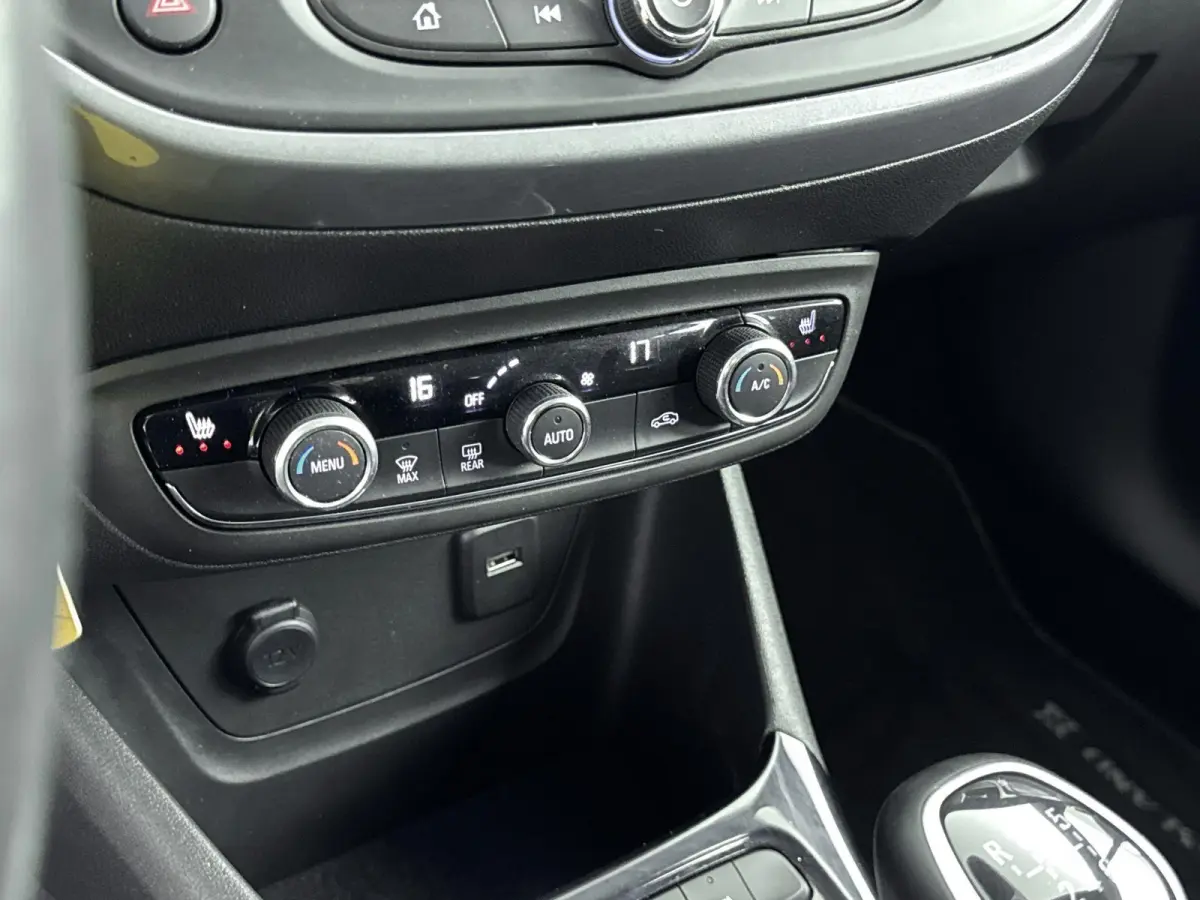 110pk Elegance | 1ste eigenaar | Camera | Winterpakket | Climate | AGR stoel | AppleCarplay/Android |