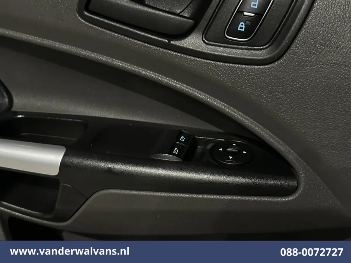 2.0 TDCI 120pk L2H1 Euro6 Airco | Camera | Navigatie | Android Auto | Stoelverwarming | Verwarmde Voorruit Parkeersensoren, 1500kg trekvermogen