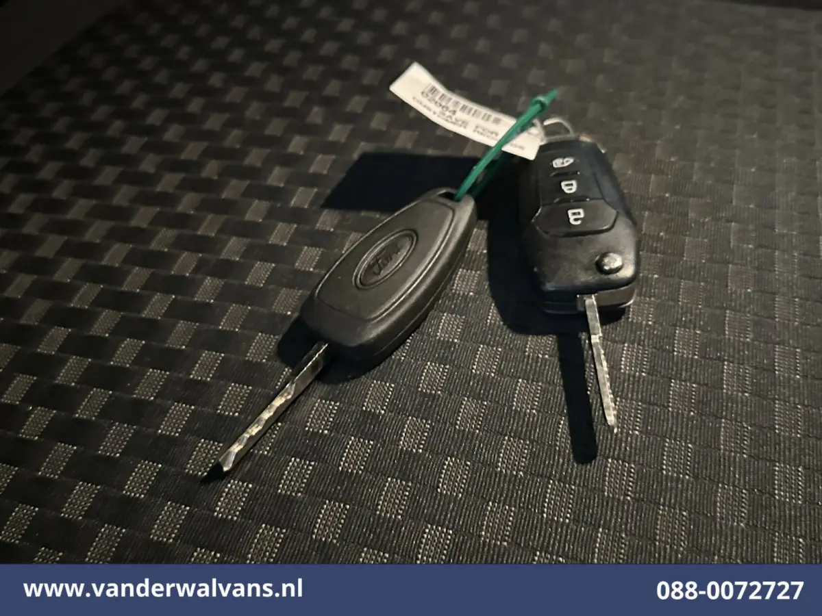 2.0 TDCI 120pk L2H1 Euro6 Airco | Camera | Navigatie | Android Auto | Stoelverwarming | Verwarmde Voorruit Parkeersensoren, 1500kg trekvermogen