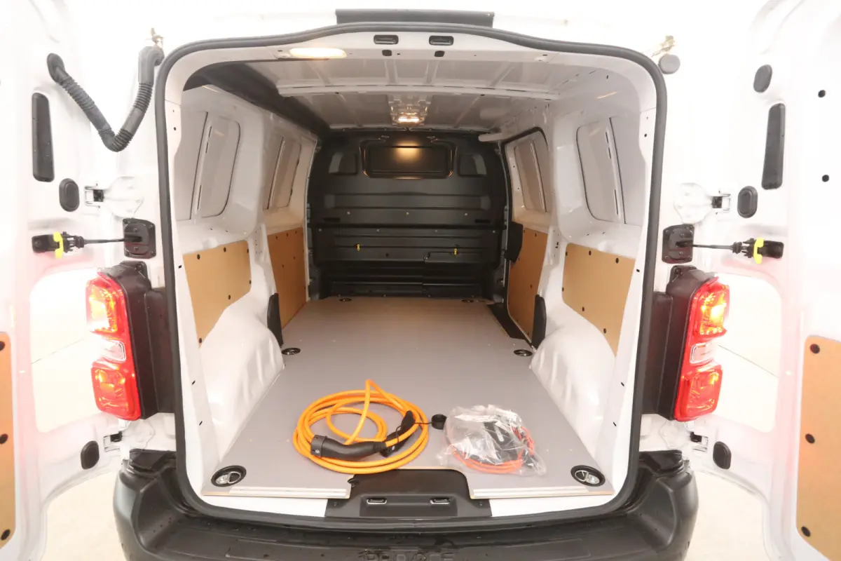 Electric 75 kWh Range L2H1 | NIEUW | Snelladen | SOH 97% | Virtual | Airco | Camera | Cruise | 3 Zits | Carplay | Navi
