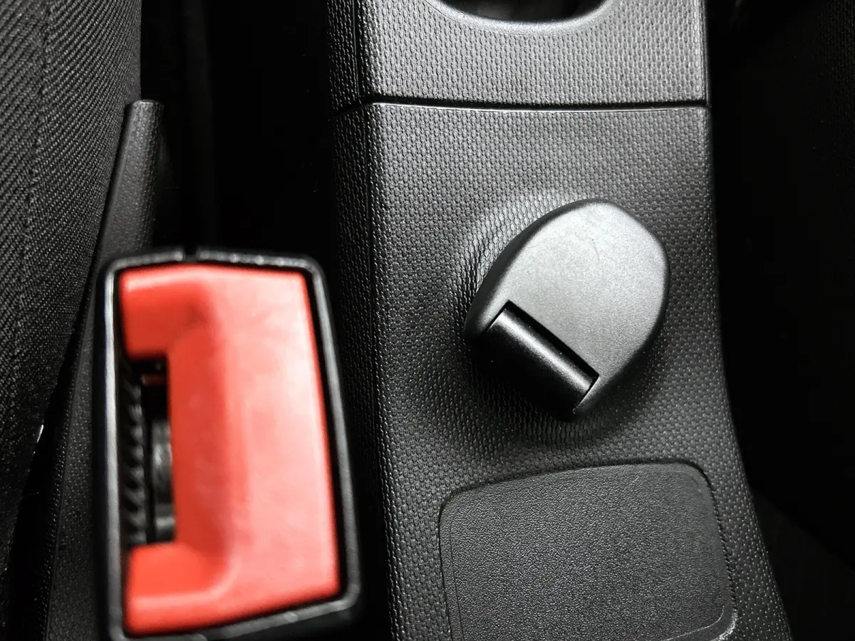 1.0 Business Solution 5drs. / Airco-ecc. / Cruise control / Radio multimedia / Apk 10-2027