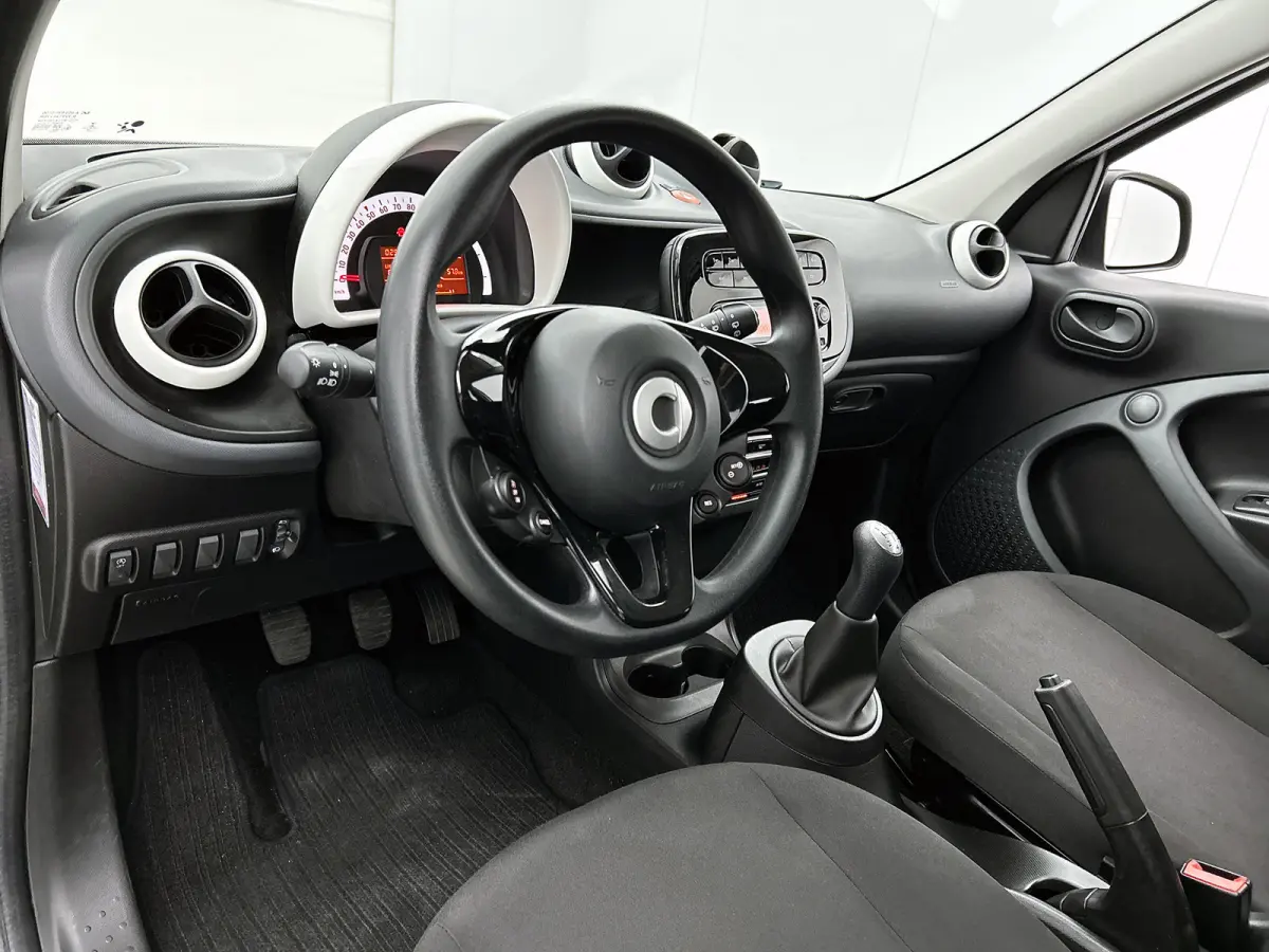 1.0 Business Solution 5drs. / Airco-ecc. / Cruise control / Radio multimedia / Apk 10-2027