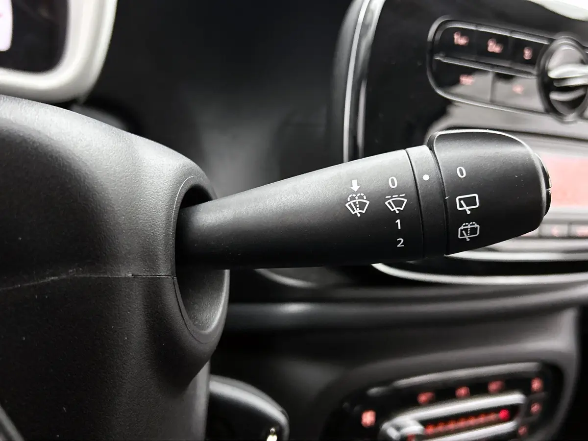1.0 Business Solution 5drs. / Airco-ecc. / Cruise control / Radio multimedia / Apk 10-2027