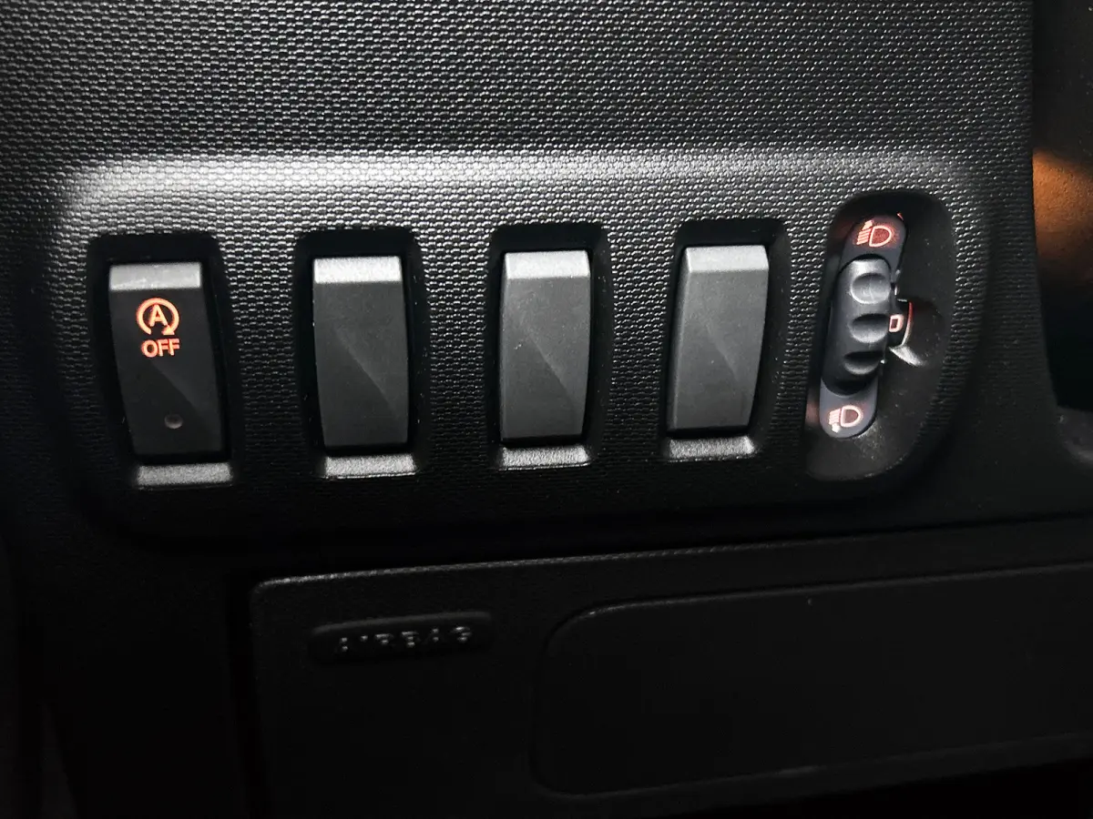 1.0 Business Solution 5drs. / Airco-ecc. / Cruise control / Radio multimedia / Apk 10-2027