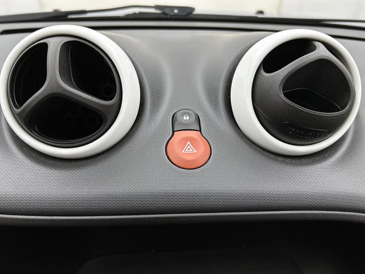 1.0 Business Solution 5drs. / Airco-ecc. / Cruise control / Radio multimedia / Apk 10-2027