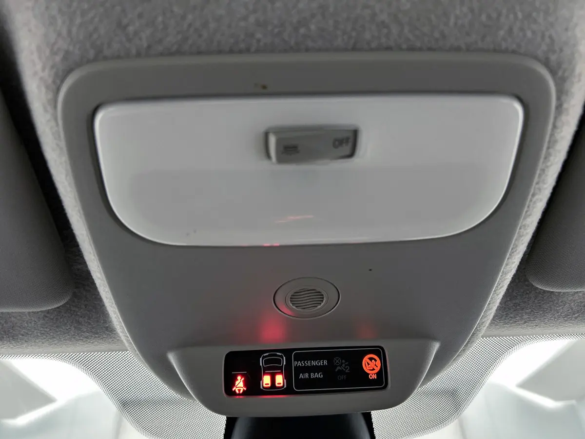 1.0 Business Solution 5drs. / Airco-ecc. / Cruise control / Radio multimedia / Apk 10-2027