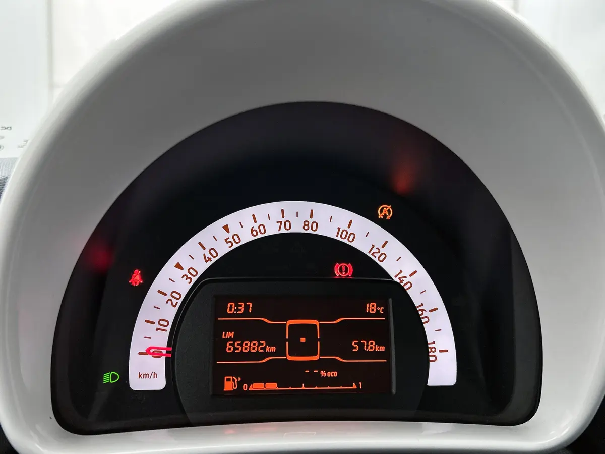 1.0 Business Solution 5drs. / Airco-ecc. / Cruise control / Radio multimedia / Apk 10-2027