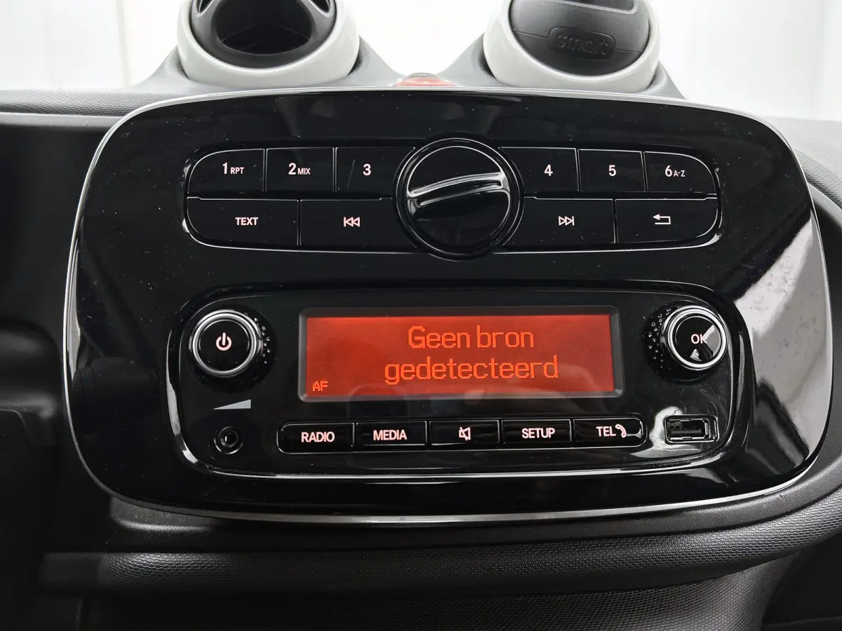 1.0 Business Solution 5drs. / Airco-ecc. / Cruise control / Radio multimedia / Apk 10-2027