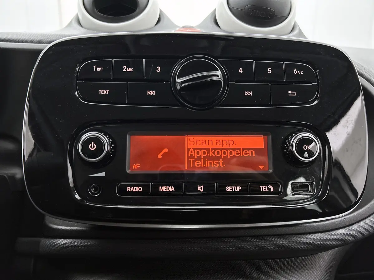 1.0 Business Solution 5drs. / Airco-ecc. / Cruise control / Radio multimedia / Apk 10-2027