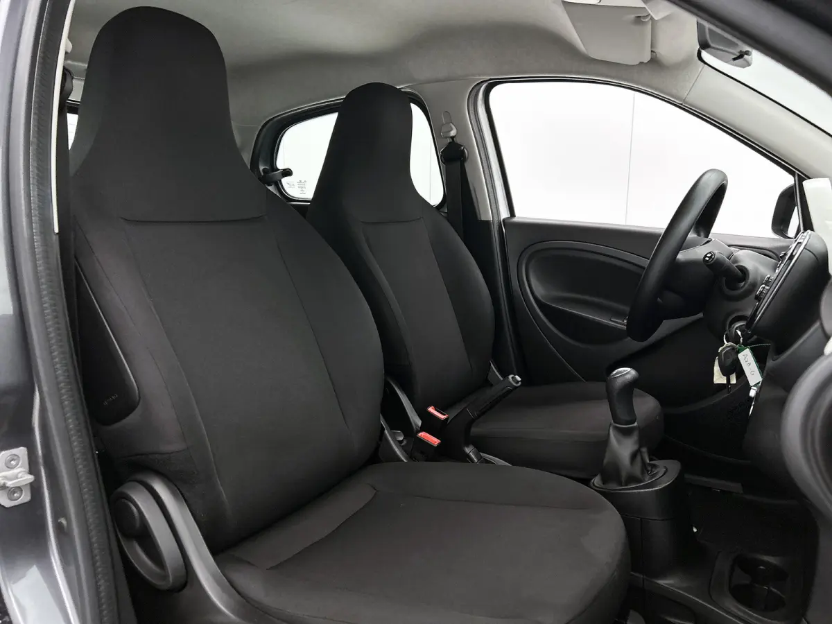 1.0 Business Solution 5drs. / Airco-ecc. / Cruise control / Radio multimedia / Apk 10-2027