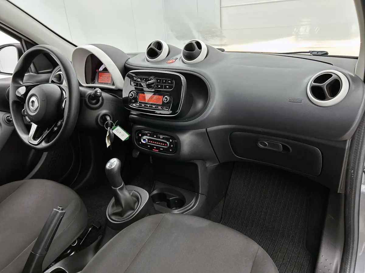 1.0 Business Solution 5drs. / Airco-ecc. / Cruise control / Radio multimedia / Apk 10-2027