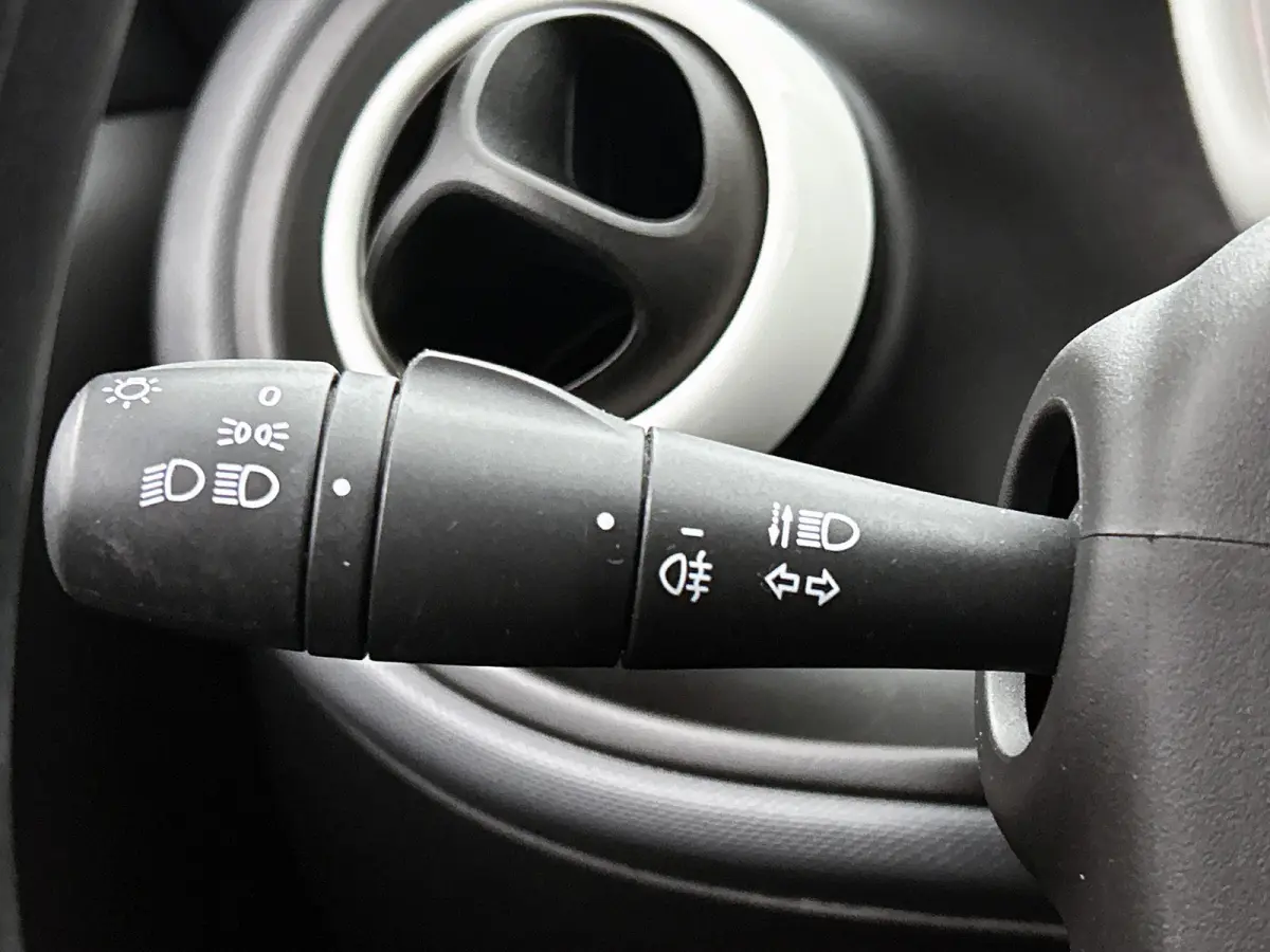 1.0 Business Solution 5drs. / Airco-ecc. / Cruise control / Radio multimedia / Apk 10-2027