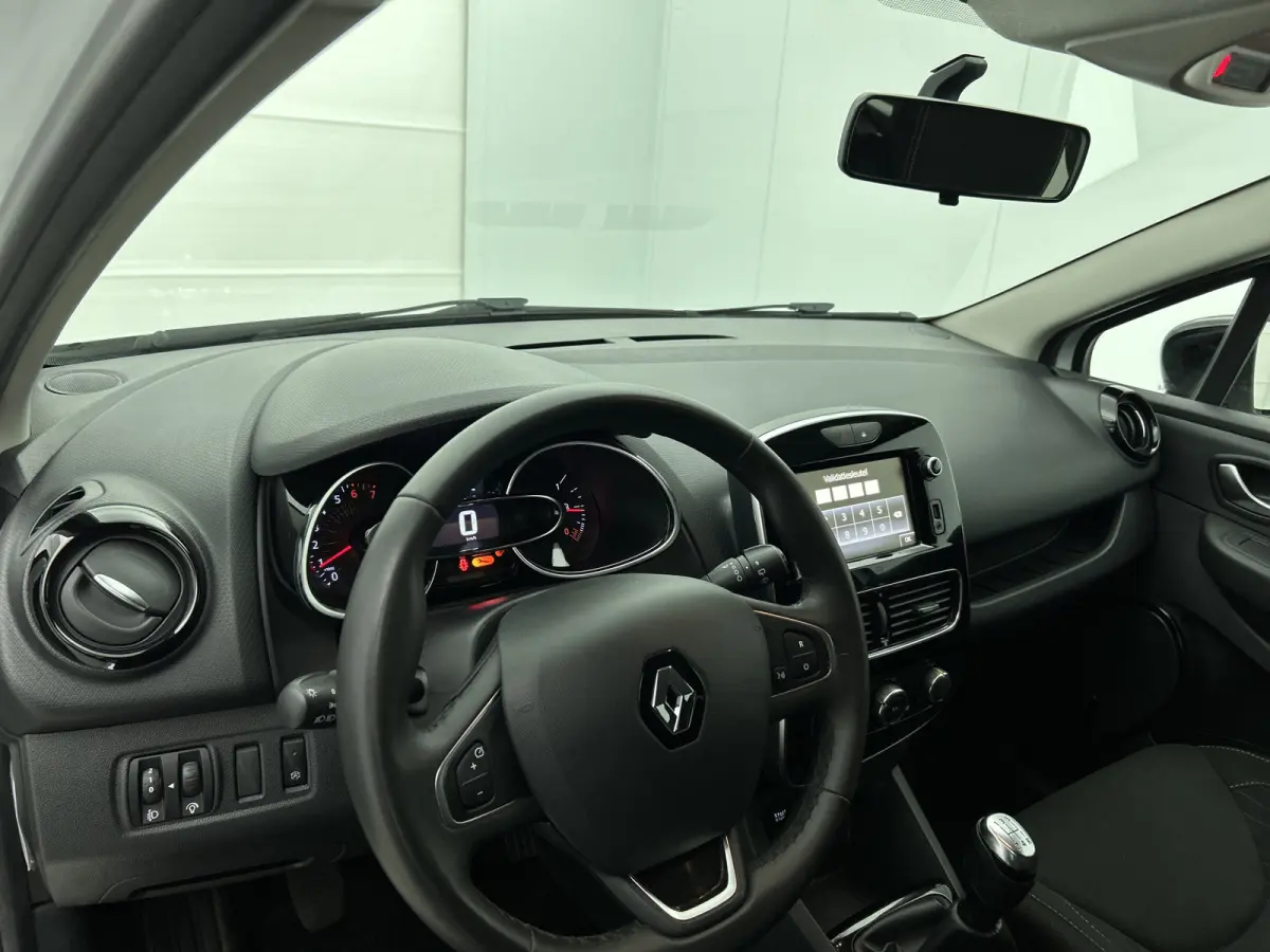 0.9 TCe Limited 90PK / Airco / Navigatie / Radio multimedia / Parkeer sensoren / Apk 06-2028