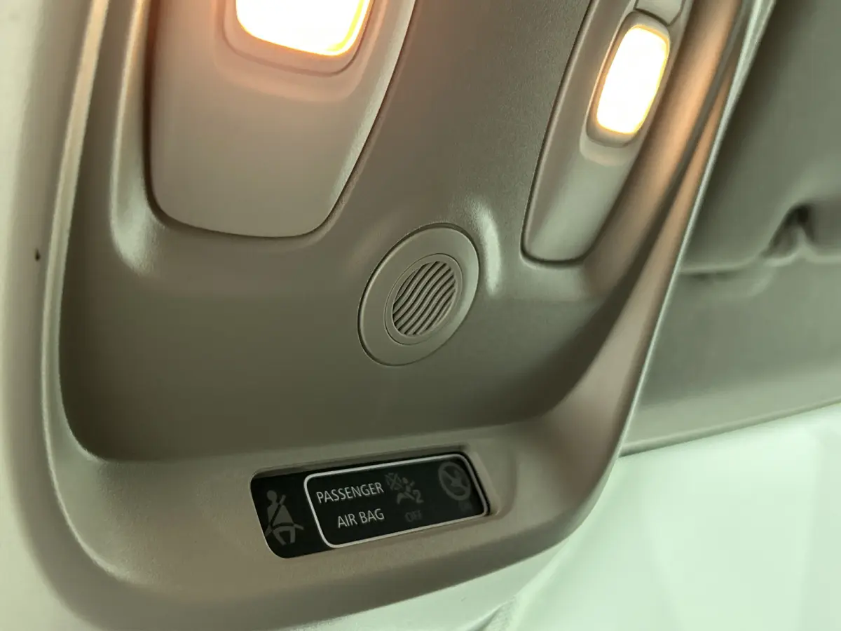 0.9 TCe Limited 90PK / Airco / Navigatie / Radio multimedia / Parkeer sensoren / Apk 06-2028