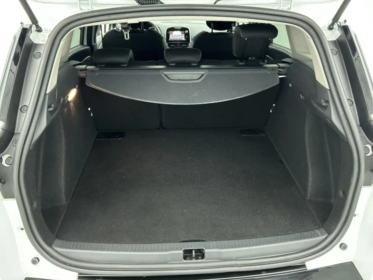 0.9 TCe Limited 90PK / Airco / Navigatie / Radio multimedia / Parkeer sensoren / Apk 06-2028