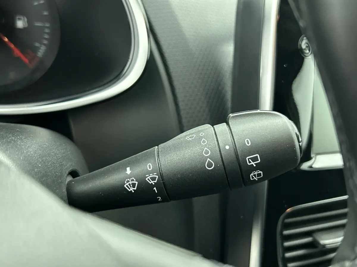 0.9 TCe Limited 90PK / Airco / Navigatie / Radio multimedia / Parkeer sensoren / Apk 06-2028