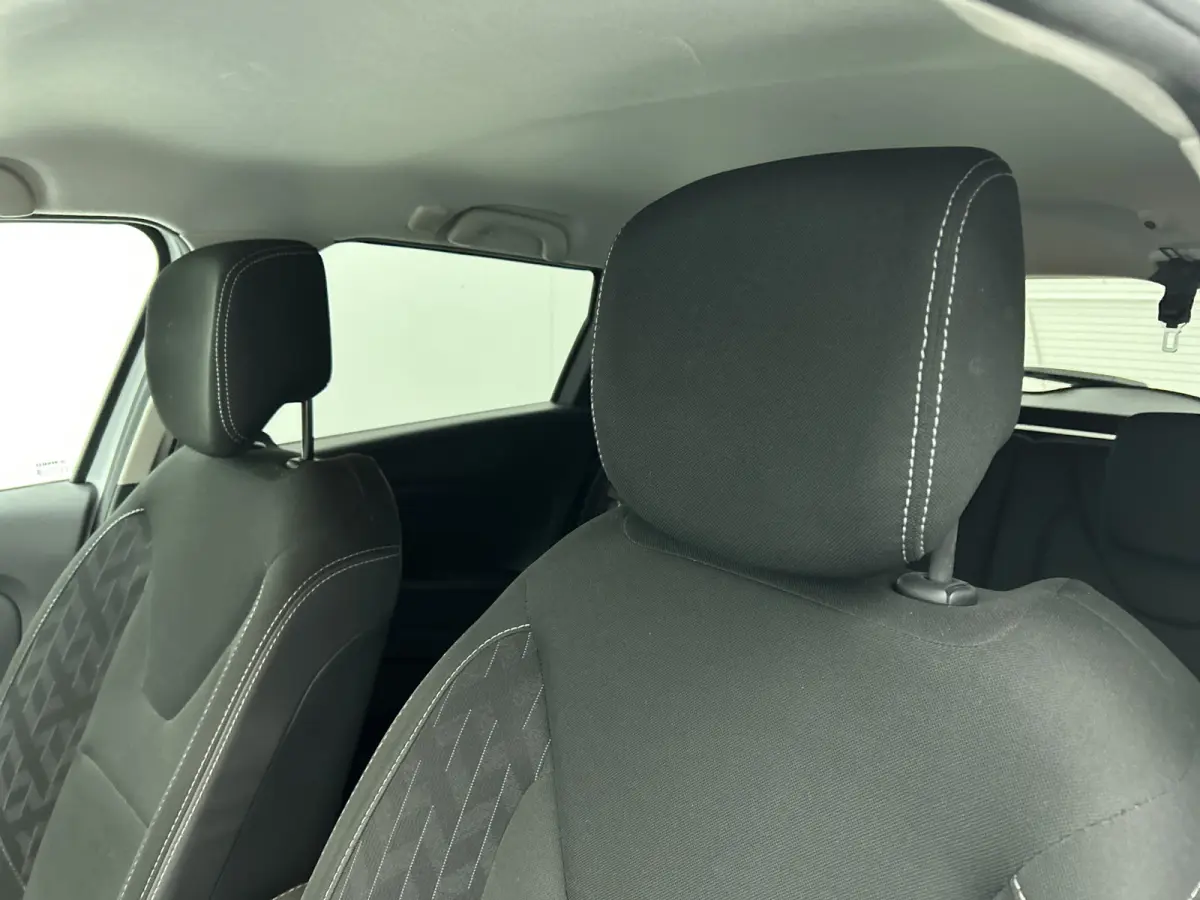 0.9 TCe Limited 90PK / Airco / Navigatie / Radio multimedia / Parkeer sensoren / Apk 06-2028