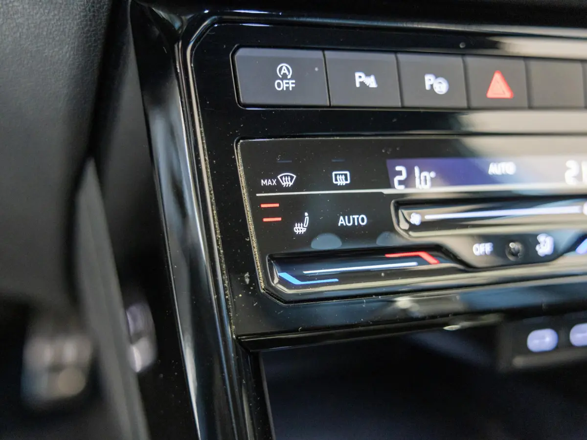 1.5 TSI 2x R-Line / 150pk / Trekhaak / Stoelverwarming / Virtual cockpit /