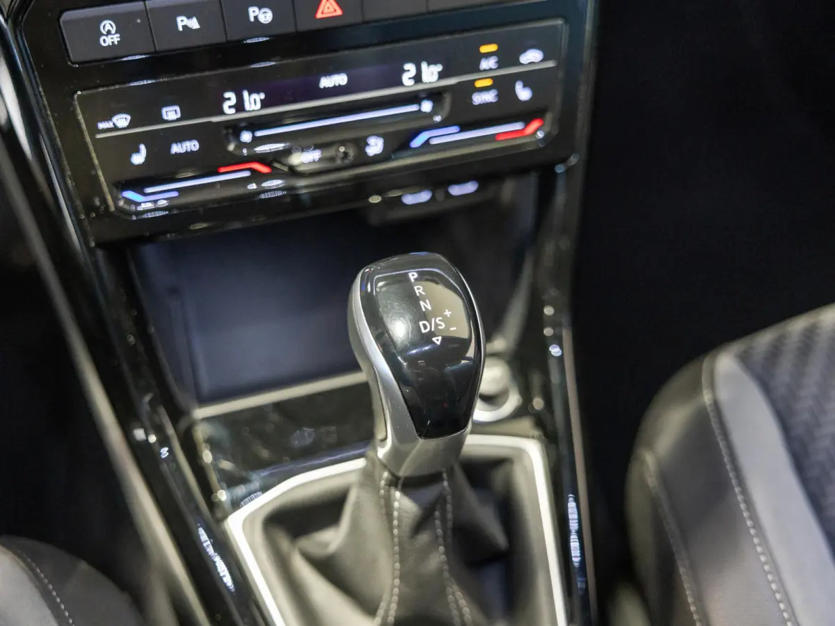 1.5 TSI 2x R-Line / 150pk / Trekhaak / Stoelverwarming / Virtual cockpit /