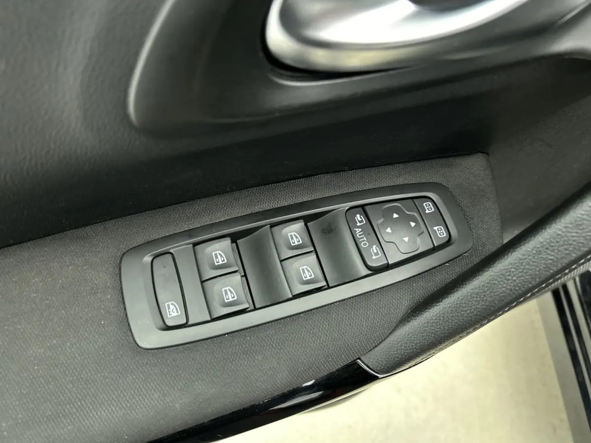1.3 TCe 141PK / Trekhaak / Airco / Cruise-ctr. / Navigatie / Lmv 17" / Pdc v+a / Apk 10-2026