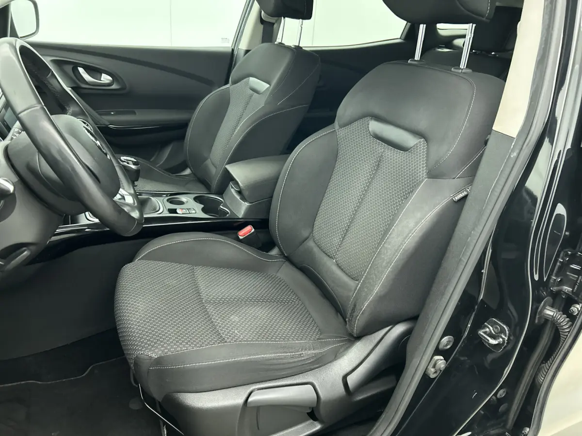 1.3 TCe 141PK / Trekhaak / Airco / Cruise-ctr. / Navigatie / Lmv 17" / Pdc v+a / Apk 10-2026