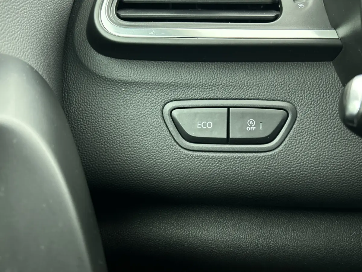 1.3 TCe 141PK / Trekhaak / Airco / Cruise-ctr. / Navigatie / Lmv 17" / Pdc v+a / Apk 10-2026