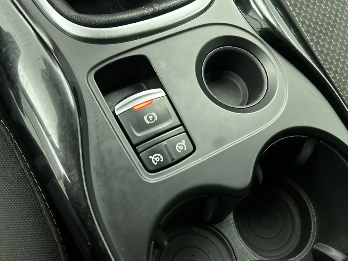 1.3 TCe 141PK / Trekhaak / Airco / Cruise-ctr. / Navigatie / Lmv 17" / Pdc v+a / Apk 10-2026