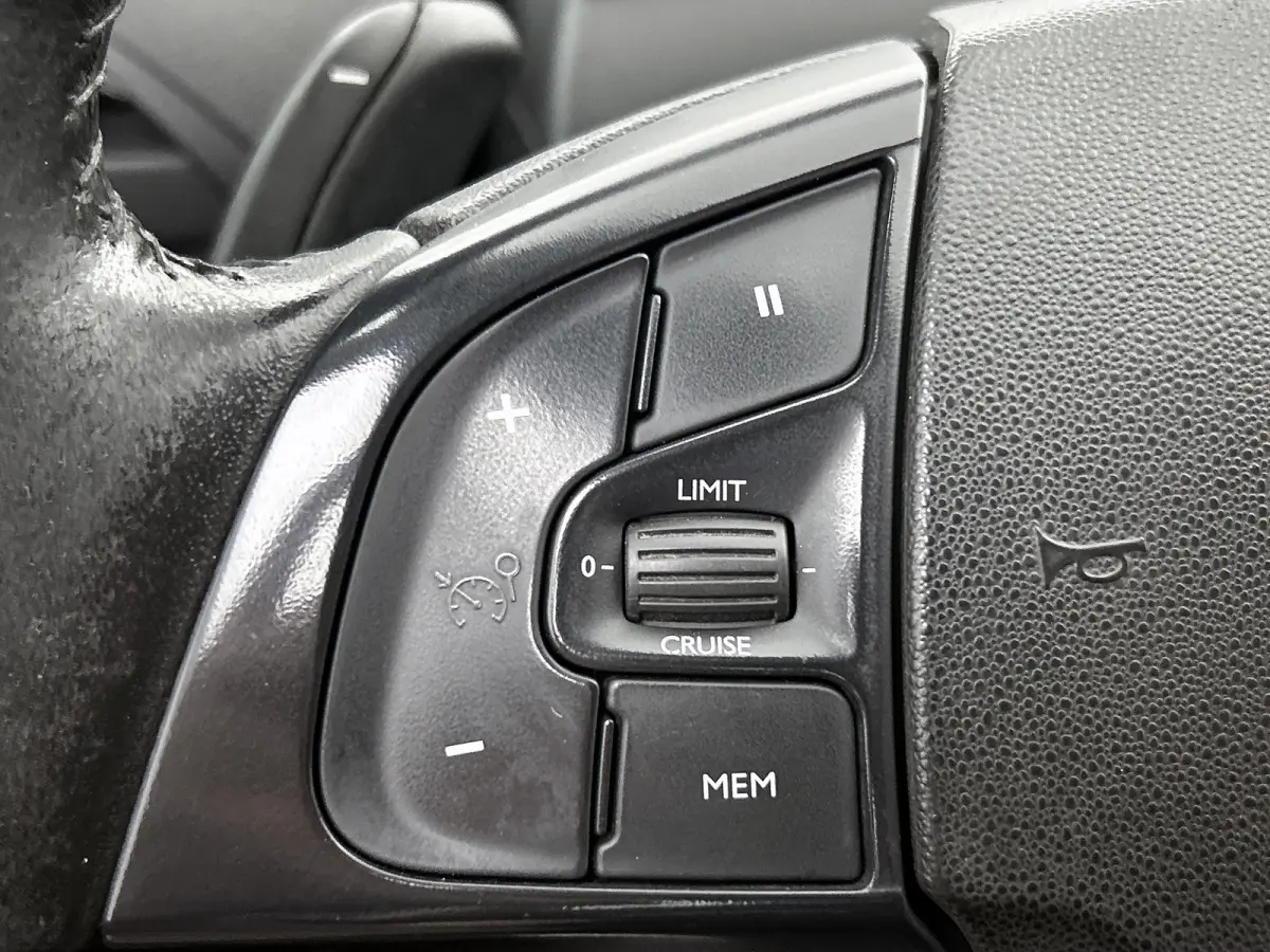 7Pers. 1.2 131PK Automaat Business (Distributie bij155Dkm vv. )  Navigatie / Cruise ctr. / Trekhaak / Airco-climate / Apple Carplay / Apk nieuw