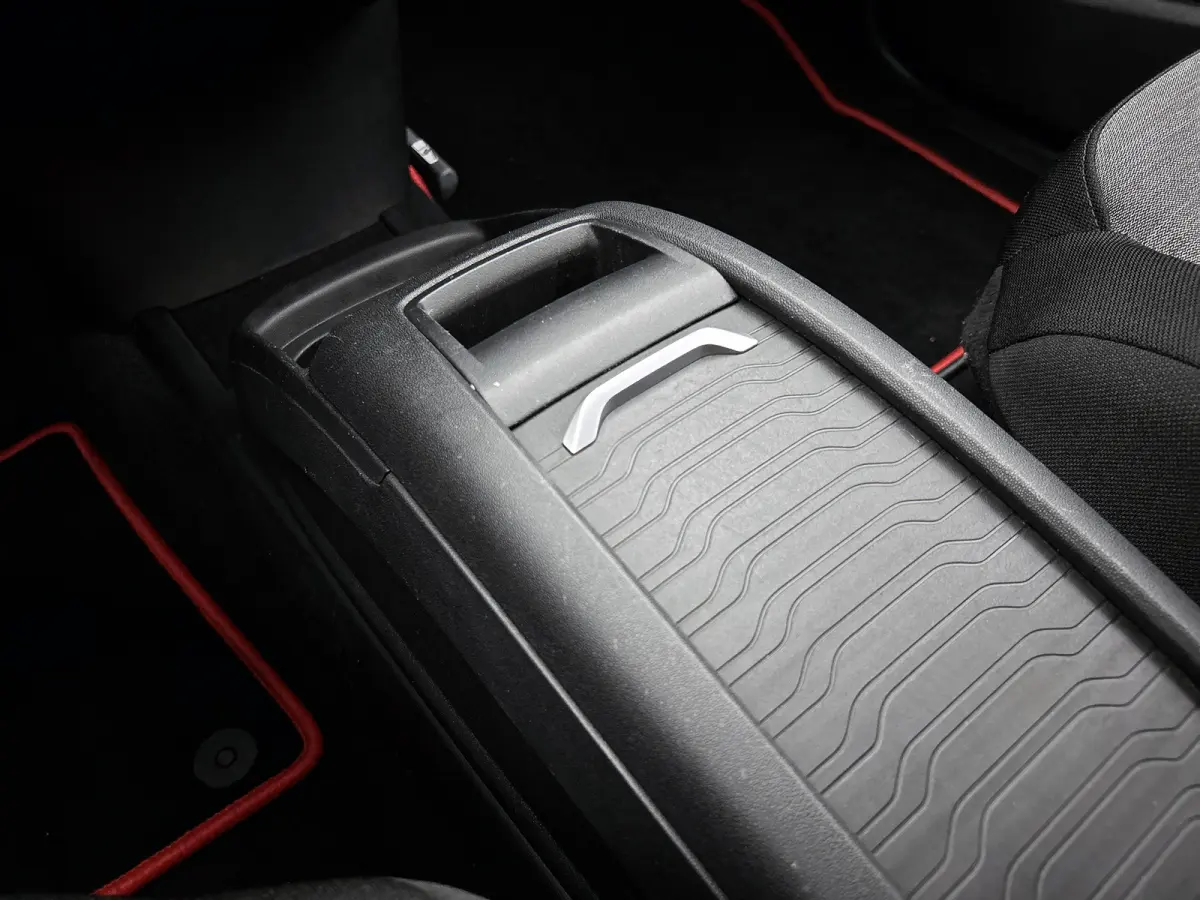 7Pers. 1.2 131PK Automaat Business (Distributie bij155Dkm vv. )  Navigatie / Cruise ctr. / Trekhaak / Airco-climate / Apple Carplay / Apk nieuw