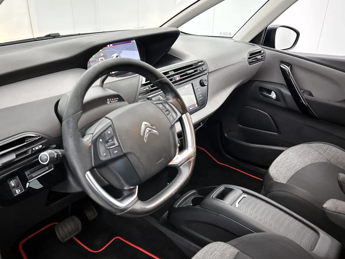 7Pers. 1.2 131PK Automaat Business (Distributie bij155Dkm vv. )  Navigatie / Cruise ctr. / Trekhaak / Airco-climate / Apple Carplay / Apk nieuw